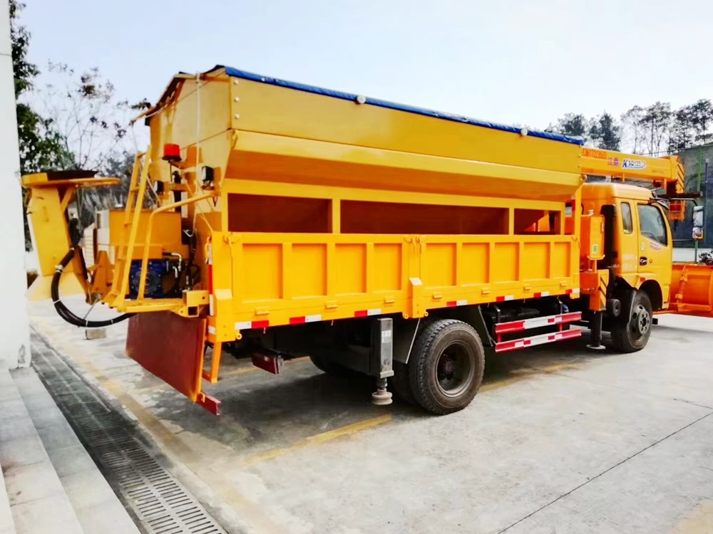 東風(fēng)系列融雪灑布車圖片