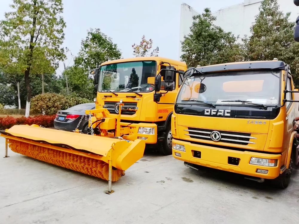 東風(fēng)系列融雪撒布車帶除雪滾刷圖片