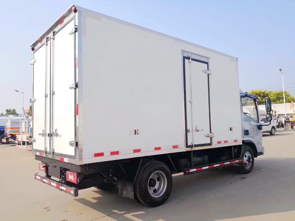 福田奧鈴冷藏運(yùn)輸車圖片