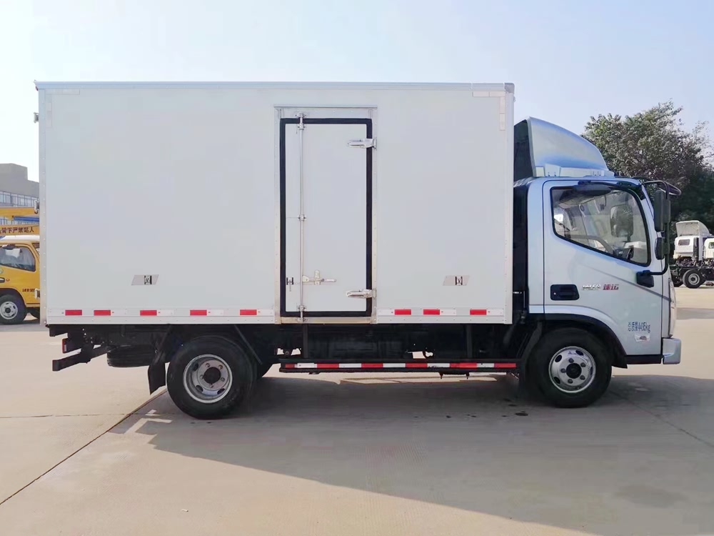福田奧鈴冷藏運(yùn)輸車圖片