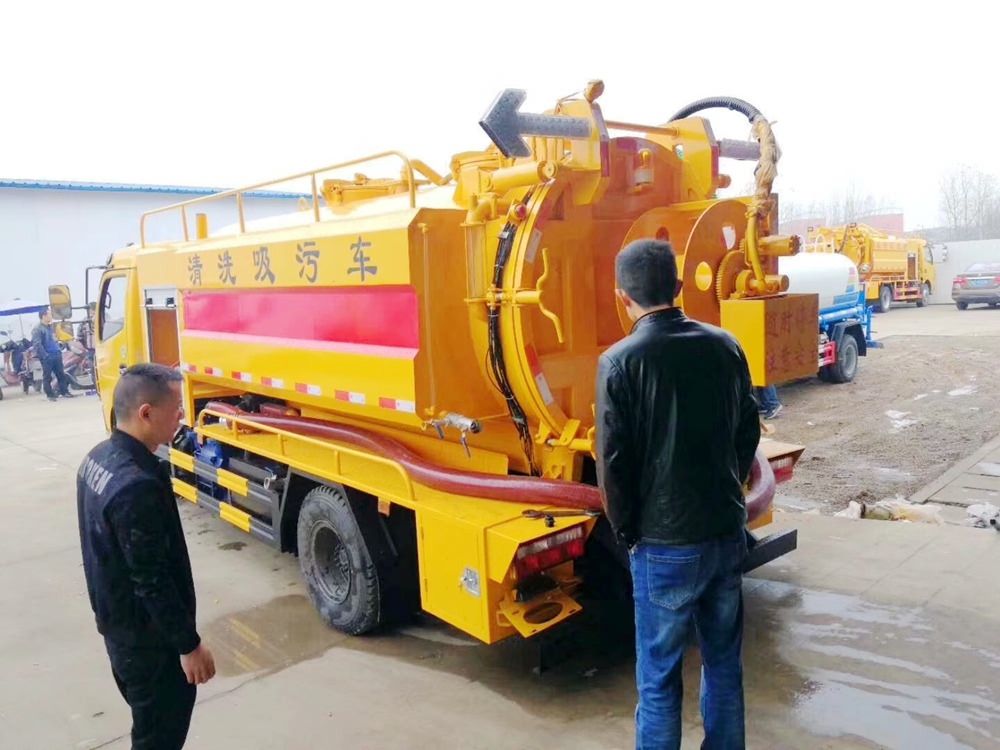 東風(fēng)多利卡方形清洗吸污車圖片