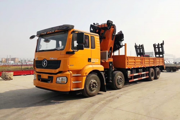 陜汽德龍前四后八折臂式隨車吊帶爬梯圖片