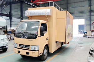 東風(fēng)小多利卡移動式餐車圖片
