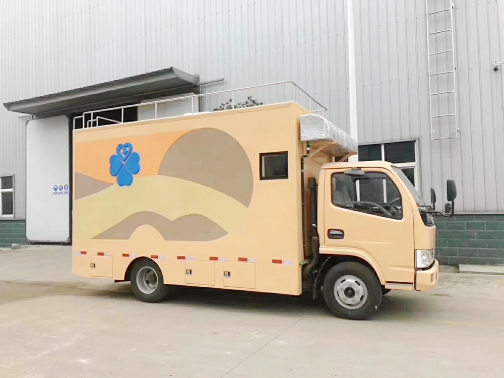 東風(fēng)小多利卡移動(dòng)式餐車圖片