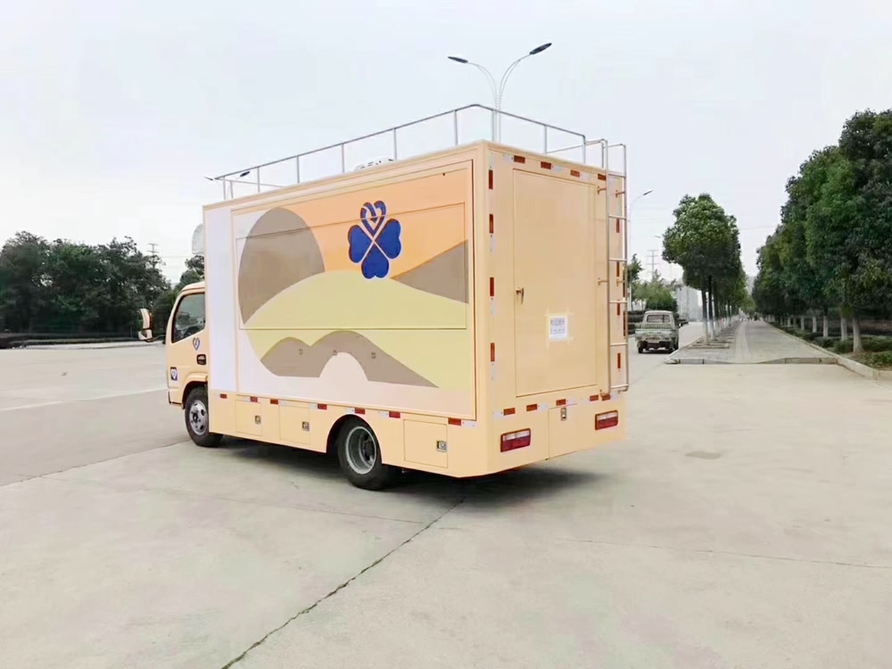 東風(fēng)小多利卡移動(dòng)式餐車圖片