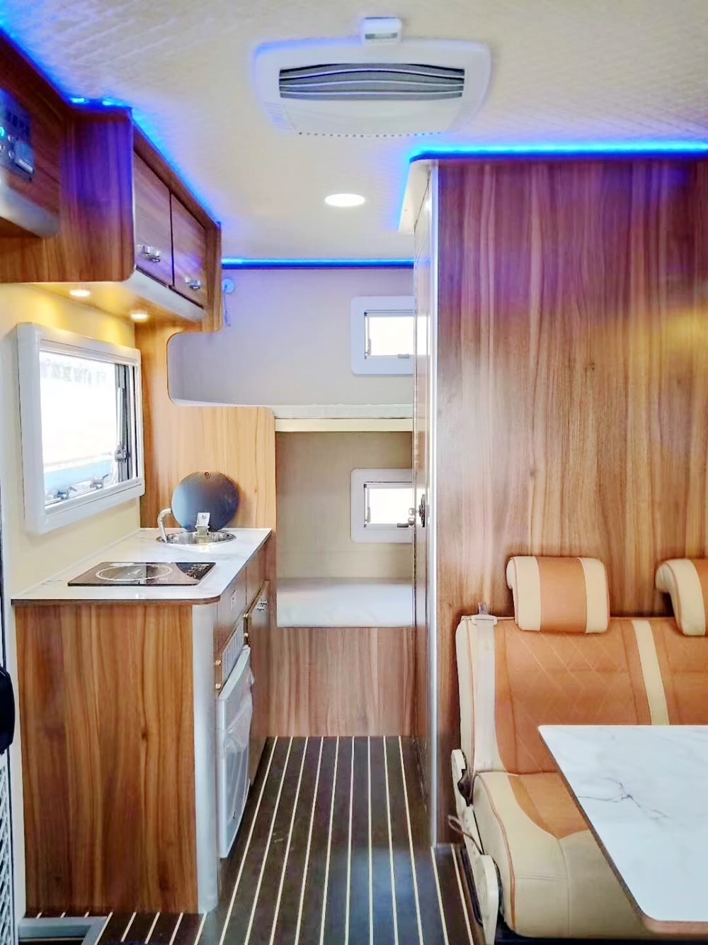 陜汽越野式房車(chē)內(nèi)飾圖片