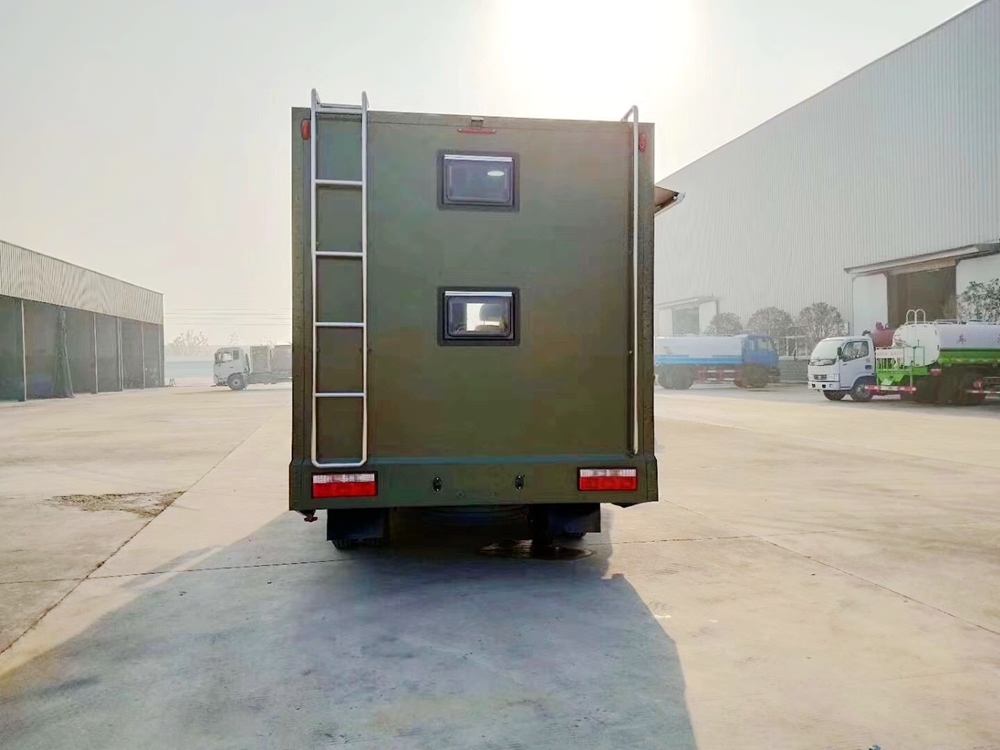 陜汽越野式房車(chē)尾部圖片