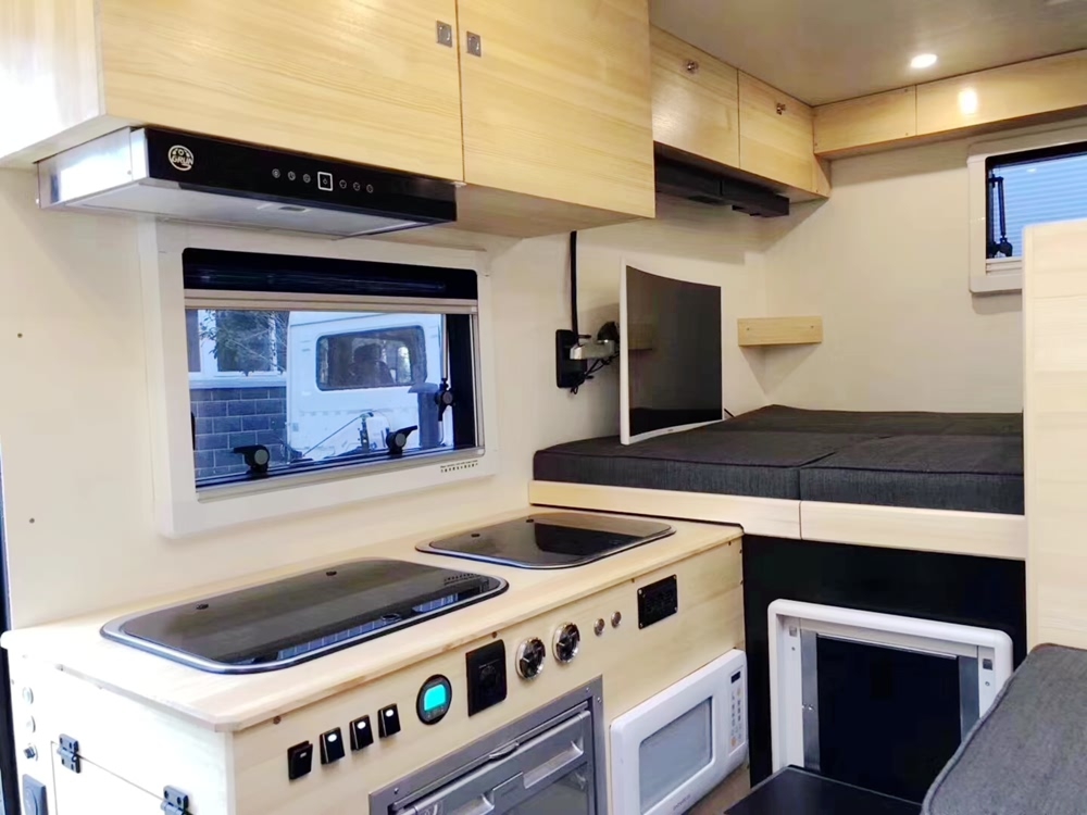 現(xiàn)代圖盛越野式房車廚房區(qū)域圖片