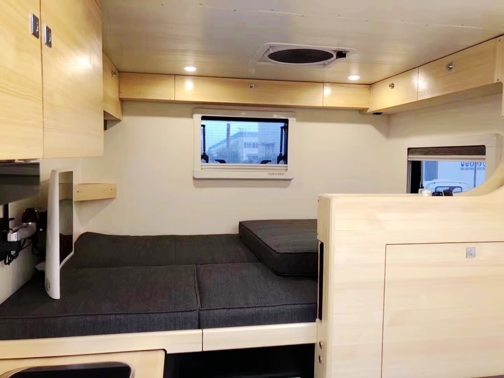 現(xiàn)代圖盛越野式房車內(nèi)飾圖片