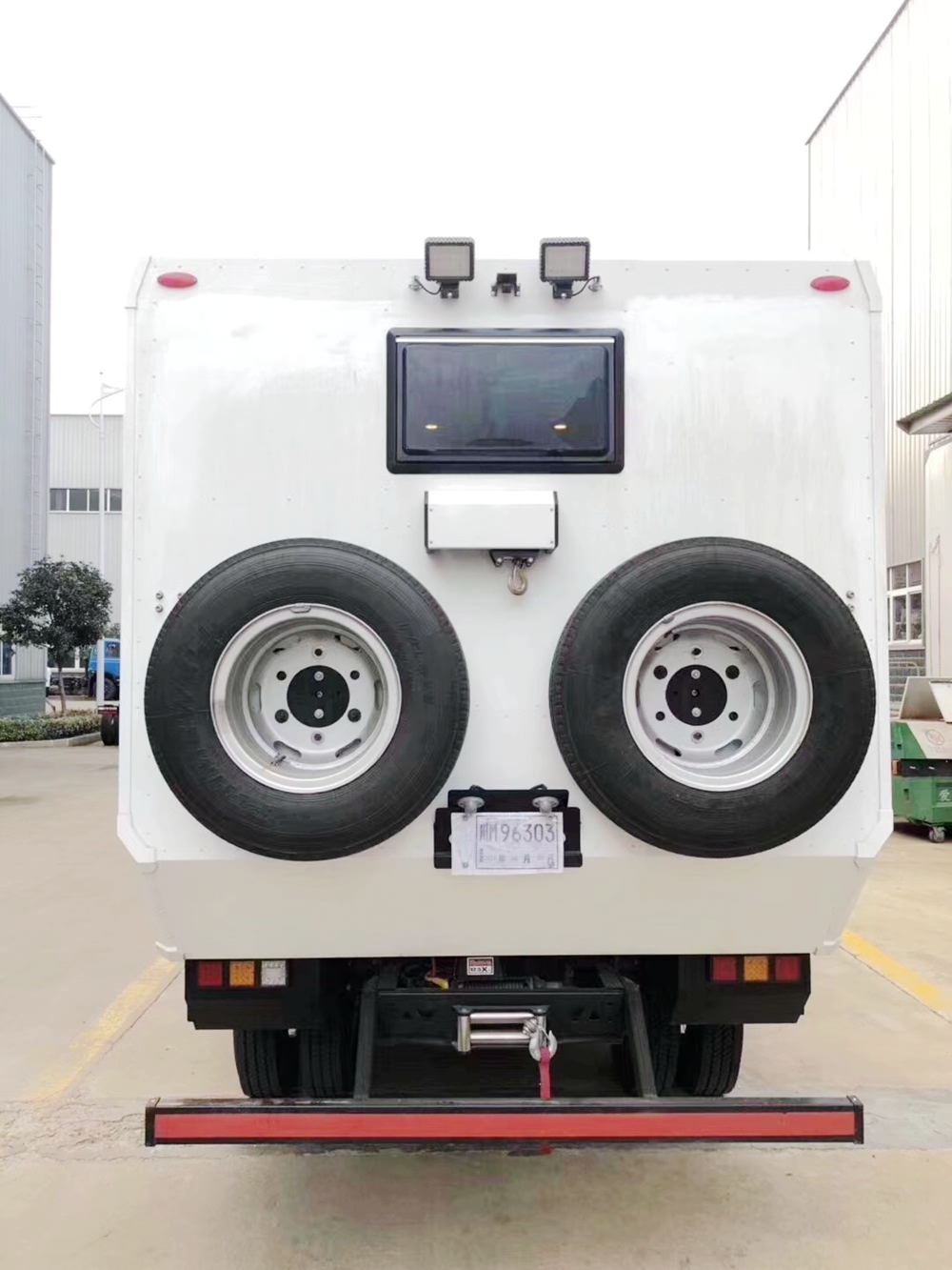 現(xiàn)代圖盛越野式房車正后方圖片