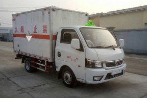 雜項(xiàng)危險(xiǎn)物品廂式運(yùn)輸車CLW5035XZWE5