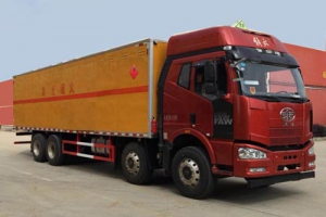 易燃液體廂式運輸車CLW5320XRYC5