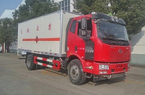 易燃液體廂式運(yùn)輸車CLW5180XRYC5