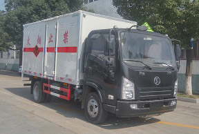 易燃液體廂式運輸車CLW5083XRYS5