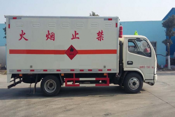 易燃液體廂式運輸車CLW5075XRY5