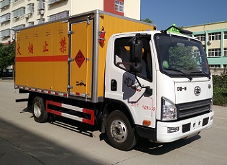 易燃液體廂式運輸車CLW5045XRYC5