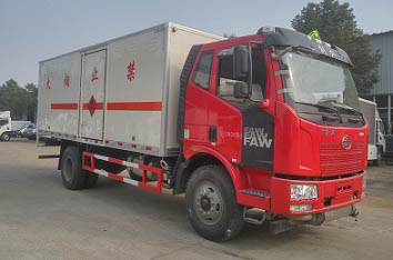 易燃?xì)怏w廂式運(yùn)輸車(chē)CLW5182XRQC5