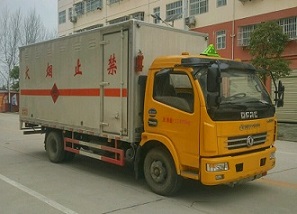 爆破器材運輸車CLW5114XQYE5