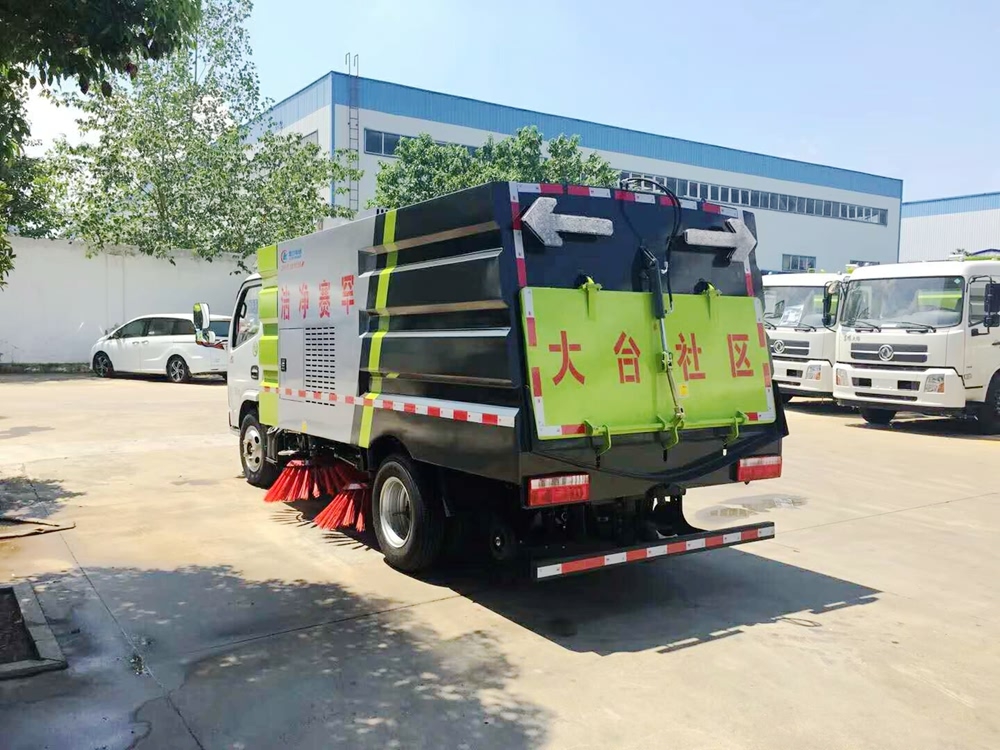 小型東風(fēng)小區(qū)掃地車