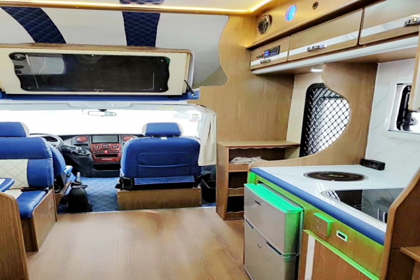 依維柯歐勝C型房車作業(yè)布局圖片依維柯歐勝C型房車內飾布局圖片