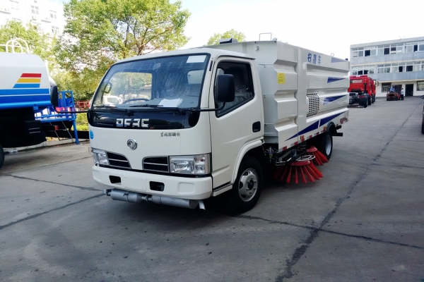 東風(fēng)D6環(huán)衛(wèi)掃路車