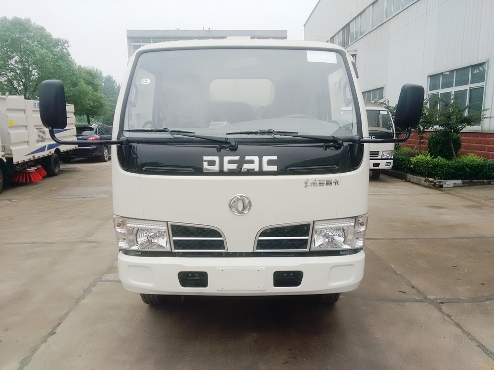 東風(fēng)福瑞卡掃路車廠家