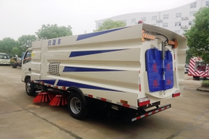 東風(fēng)5噸掃道車的結(jié)構(gòu)