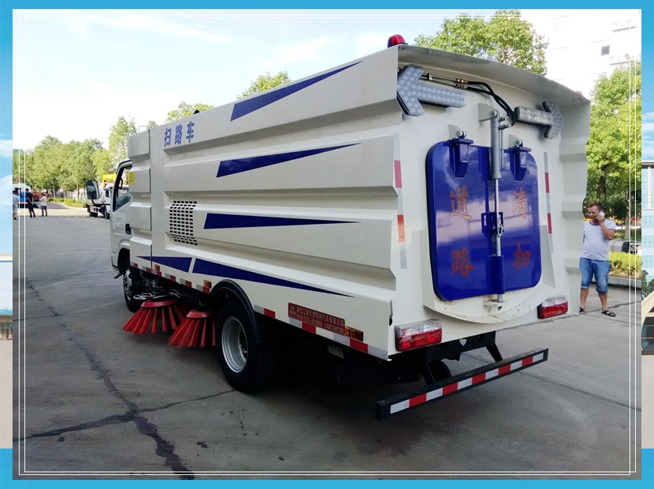 東風輕卡環(huán)衛(wèi)清掃車