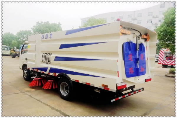 東風(fēng)多利卡工業(yè)掃地車