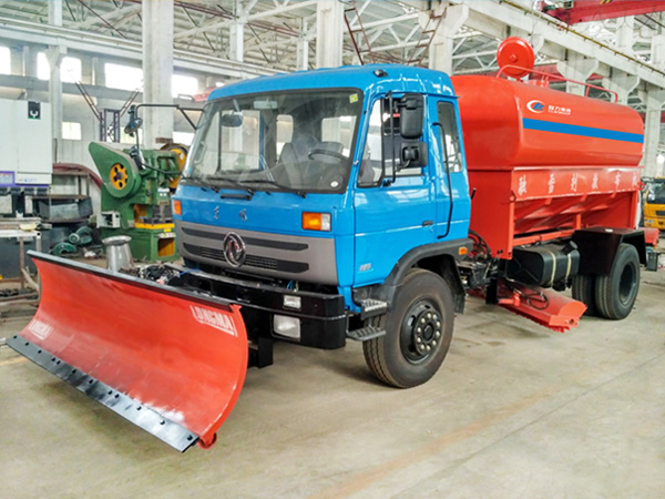 多功能除雪車