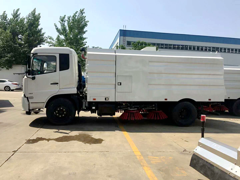 東風(fēng)天錦道路清掃車