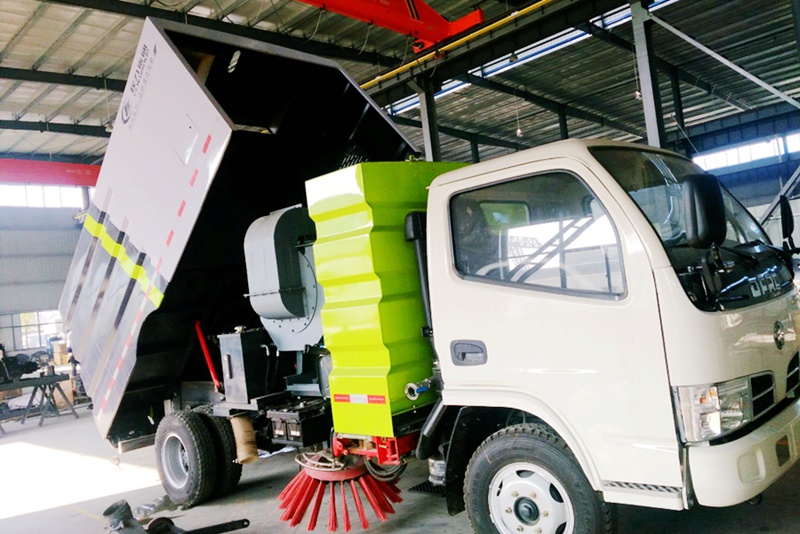 多功能除雪掃路車