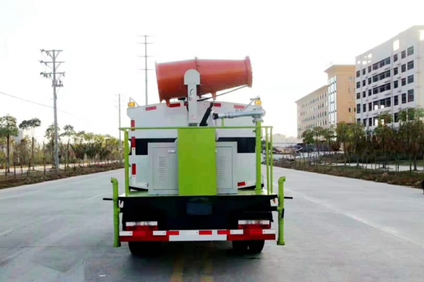 東風(fēng)小多利卡抑塵車(方形廂體4.5立方、30米霧炮機)