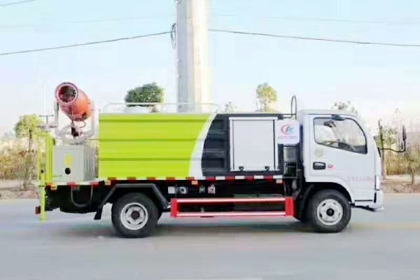 東風(fēng)小多利卡抑塵車(方形廂體4.5立方、30米霧炮機)