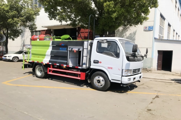 東風(fēng)小多利卡抑塵車(方形廂體4.5立方、30米霧炮機)