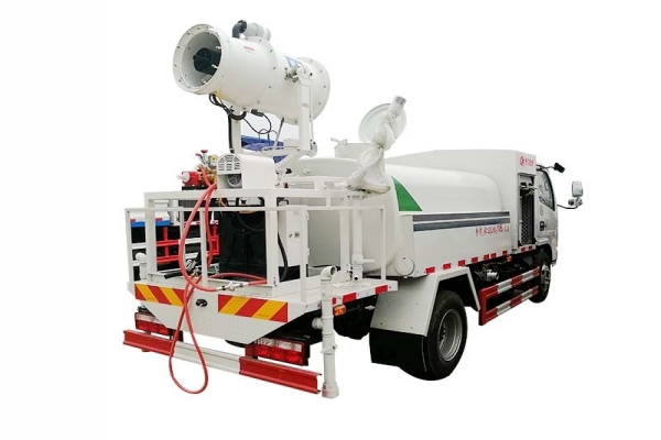 東風(fēng)小多利卡霧炮車(圓弧罐體3立方、30米噴霧機(jī))