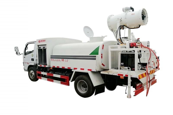 東風(fēng)小多利卡霧炮車(圓弧罐體3立方、30米噴霧機(jī))