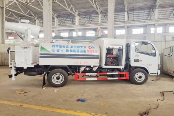 東風(fēng)小多利卡霧炮車(圓弧罐體3立方、30米噴霧機(jī))