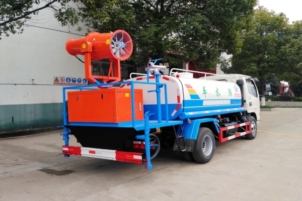 東風(fēng)小多利卡綠化噴灑車(4.5立方、30米霧炮機(jī))