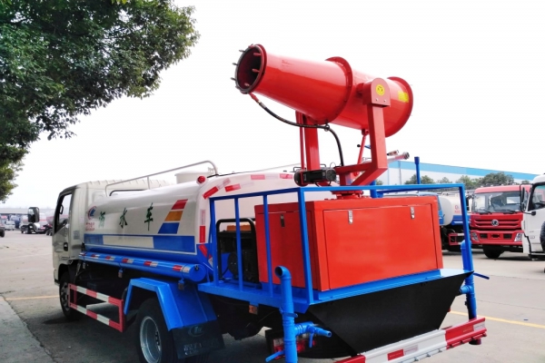 東風(fēng)小多利卡綠化噴灑車(4.5立方、30米霧炮機(jī))