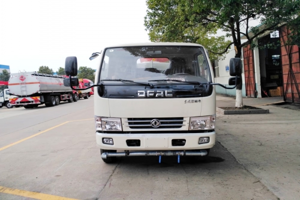 東風(fēng)小多利卡綠化噴灑車(4.5立方、30米霧炮機(jī))