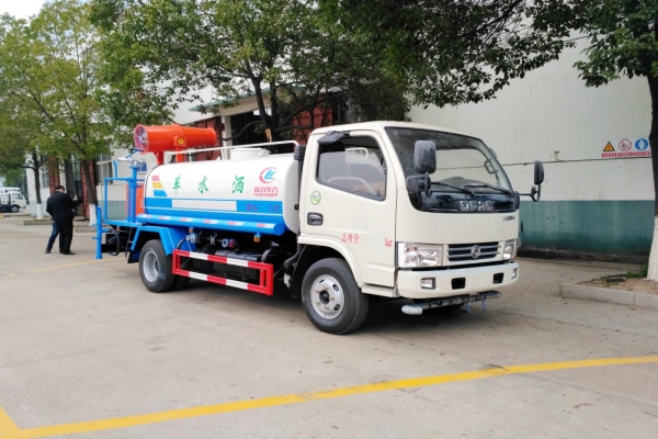 東風(fēng)小多利卡綠化噴灑車(4.5立方、30米霧炮機(jī))