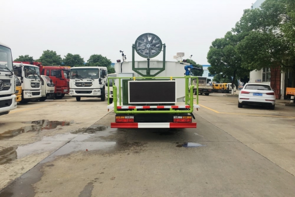 大運多功能抑塵車(5噸、30米霧炮機)