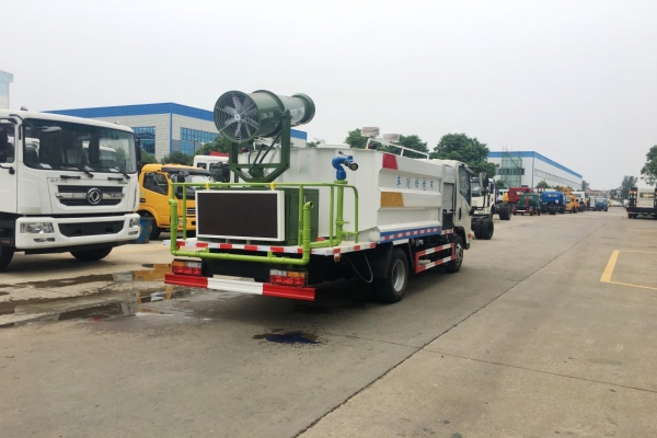 大運多功能抑塵車(5噸、30米霧炮機)