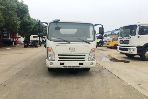 大運多功能抑塵車(5噸、30米霧炮機)