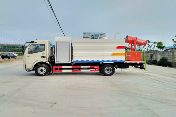 東風(fēng)大多利卡抑塵車(方形6.5噸、30-50米霧炮、單排駕駛室)