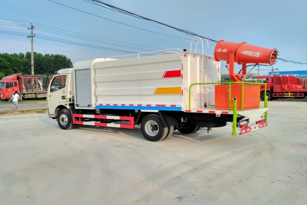 東風(fēng)大多利卡抑塵車(方形6.5噸、30-50米霧炮、單排駕駛室)