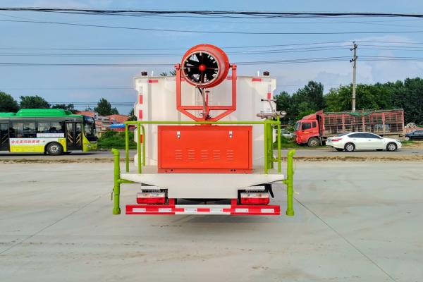 東風(fēng)大多利卡抑塵車(方形6.5噸、30-50米霧炮、單排駕駛室)