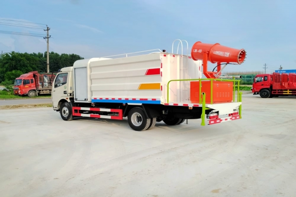 東風(fēng)大多利卡抑塵車(方形6.5噸、30-50米霧炮、單排駕駛室)