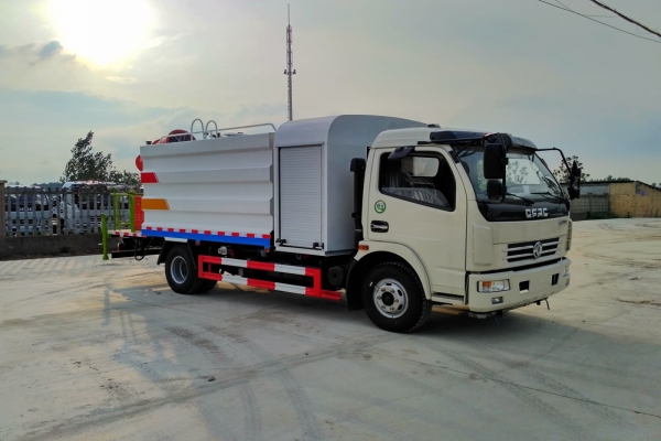 東風(fēng)大多利卡抑塵車(方形6.5噸、30-50米霧炮、單排駕駛室)